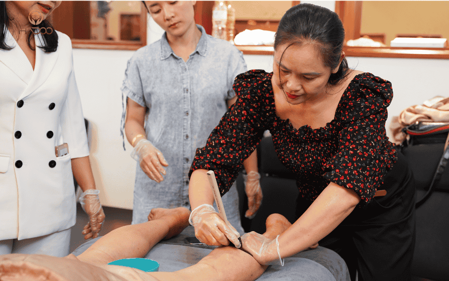 Massage thải độc hệ bạch huyết bằng phương pháp chải chổi